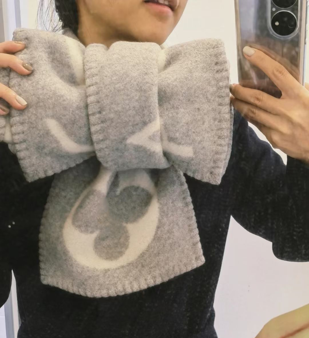 

2022 Luxury scarf new hemmed design oversized monogram print bib Luxury cashmere scarf