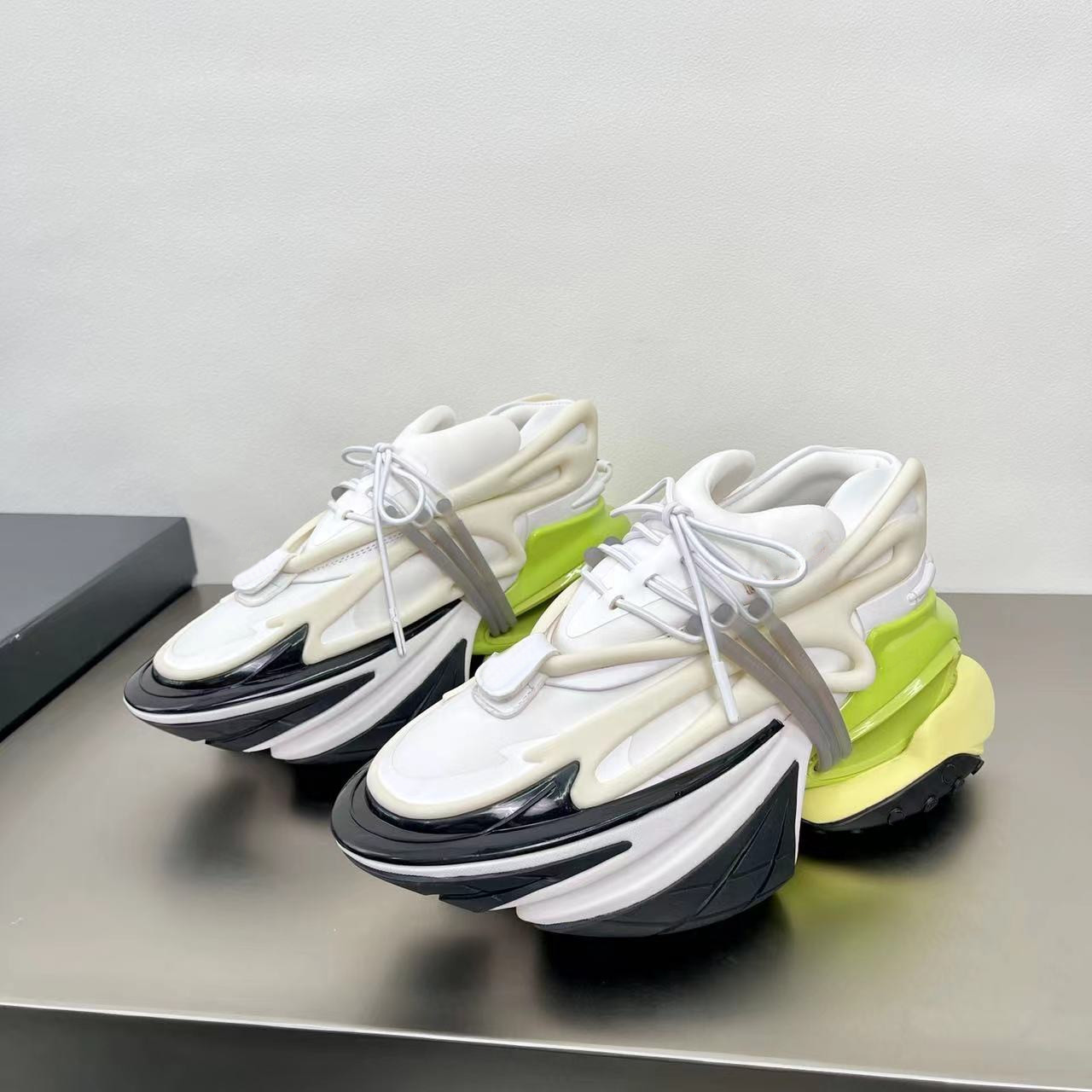 

Designer Shoe Balman Womens Unicorn Low Sneakers Casual Bullet Shoes Metaverse Couples Classic Space 35-45 With DDWF