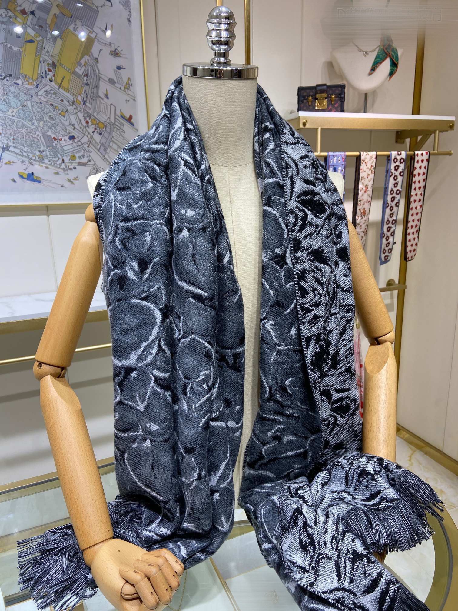 

Designer Luxury shawl blanket Real Cashmere Signage soft and comfortable wool classic flower petals pattern for Indoor outdoor Car travel and festival gift