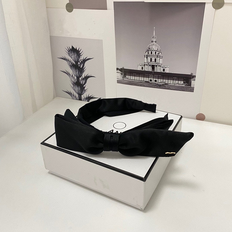 

With BOX C068 C-Letter Girls Designers Headbands Big Bowknot Fashion Black Quality Women Headbands Super Beautiful Hair Accessories