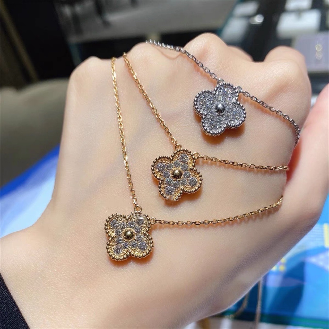 

Four Leaf Clover Designer Pendant Necklace Jewelry 18K Gold Shining Crystal Diamond Classic Necklaces with Brand Name