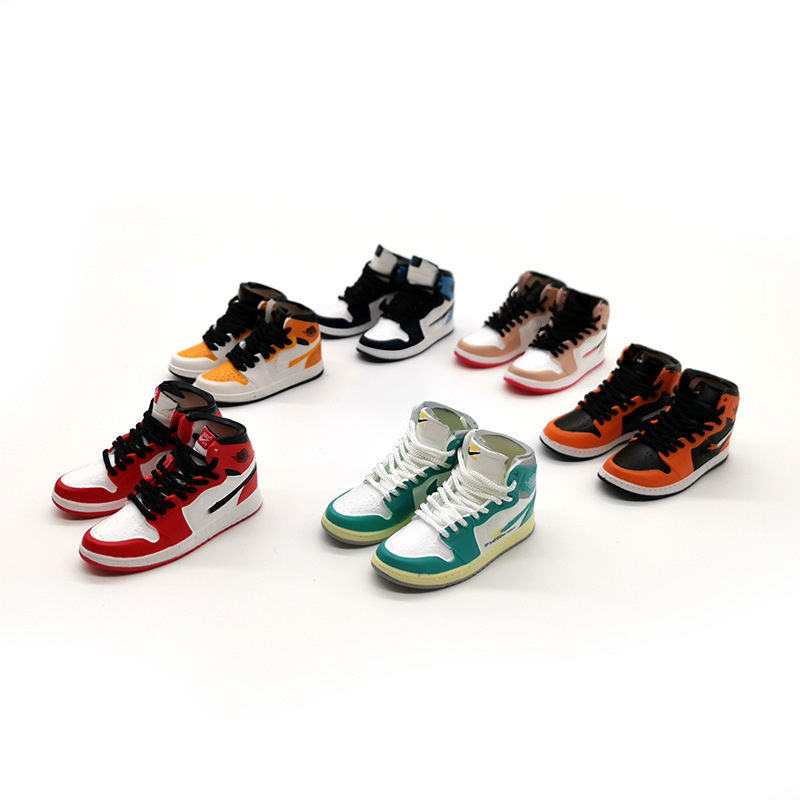 

1 Pair Designer 3D Shoes Keychains PVC Sneakers Key Chain Mini Basketball Shoes Keychain Bag Pendant Accessories