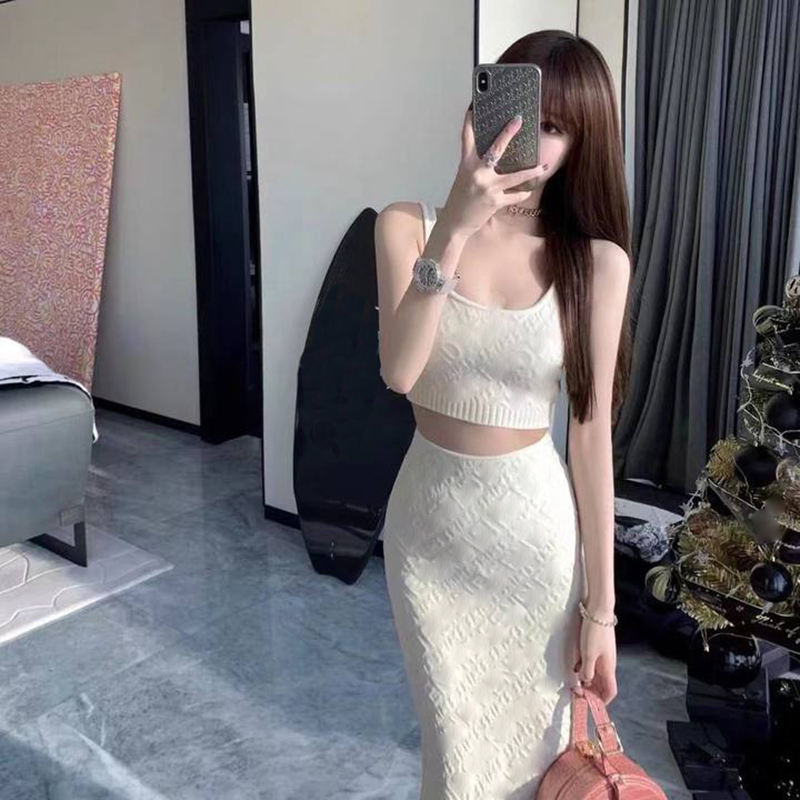 

Feni Womens Knitted Two Piece Fendis Dress Full Letters Relief Knitting Vest And Half Dresses Sets Women Designer Sexy Hip Wrap Fashion Dress Slim Rawp Skirts, Extra shipping cost