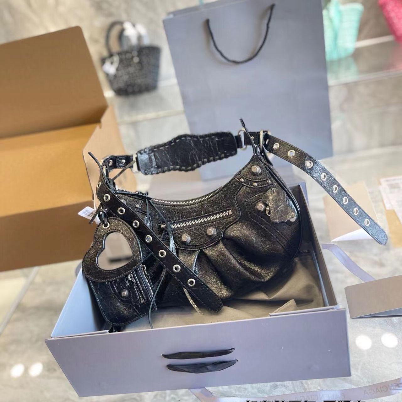 

2022 Women Le Cagole Motorcycle shoulder Bags luxury Designers Genuine leather crossbody clutch wallet purse Pochette Retro 7A Quality, White