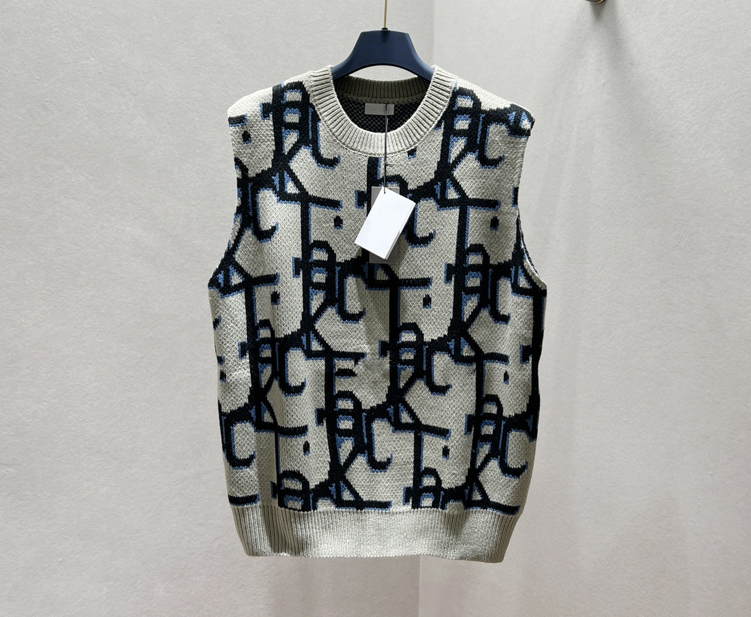 Autumn and winter new style knitted vest fashion round neck printing highquality comfortable keep warm designer man' sweaters