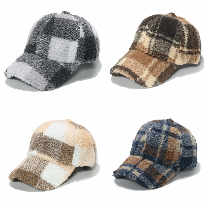 

Fashion Designers Cross-Border Hats Winter Lamb Fur Peaked Cap Curved Brim Warm British Style Retro Classic Plaid Baseball Cap Men and Women