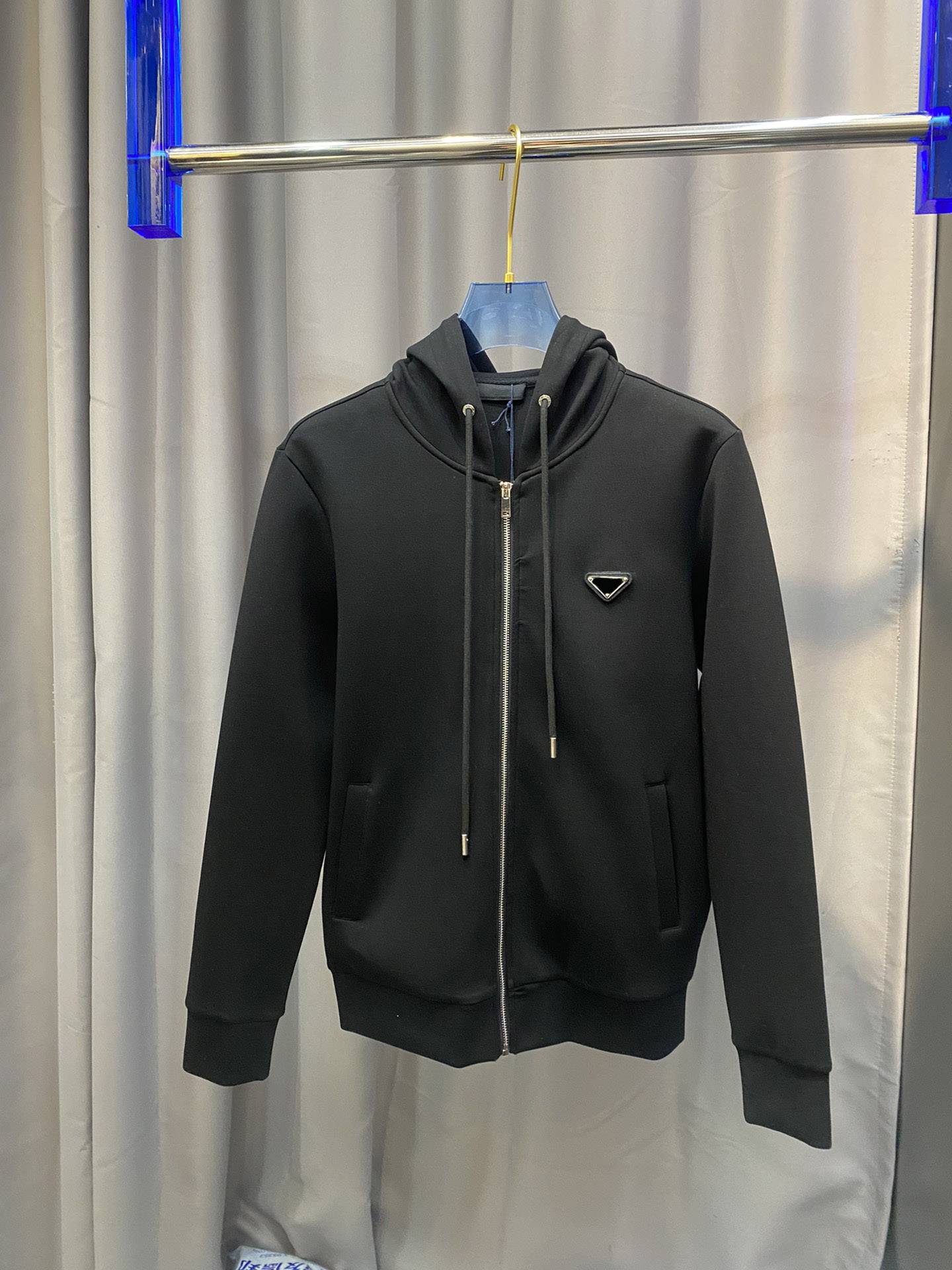 

Autumn and winter new mens black hoodie luxury pure color zipper cardigan comfortable material top designer hoodie