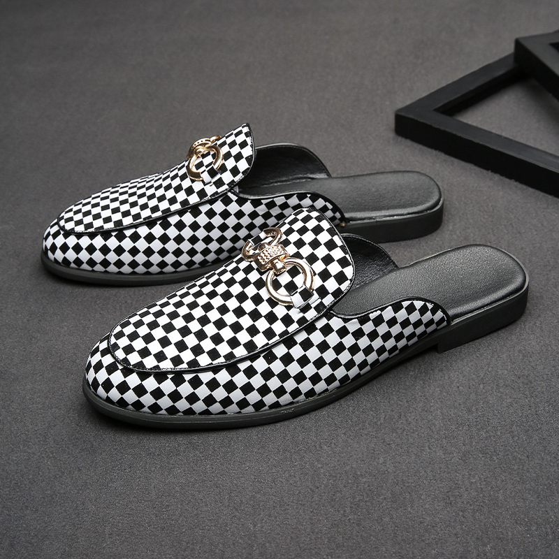 Mode demi glisser hommes chaussures personnalité noir et blanc Plaid PU une pédale Baotou talon exposé décoration en métal décontracté quotidien