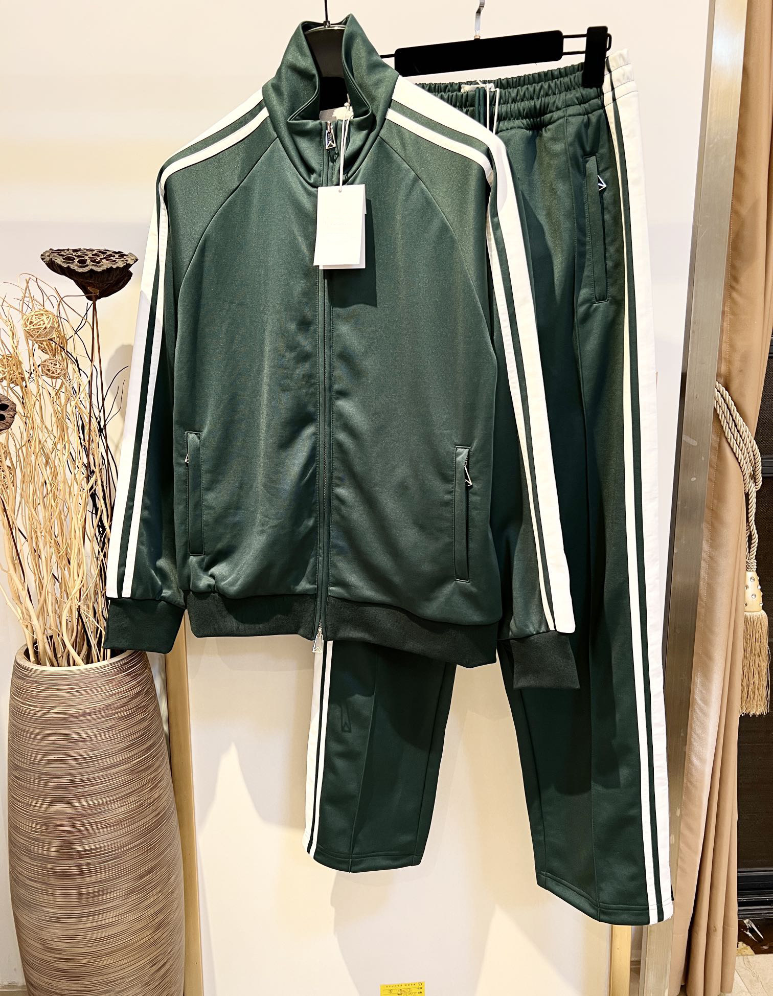 

2022 autumn and winter luxury mens tracksuit fashion stripe stitching casual zipper cardigan top designer tracksuit, Army green