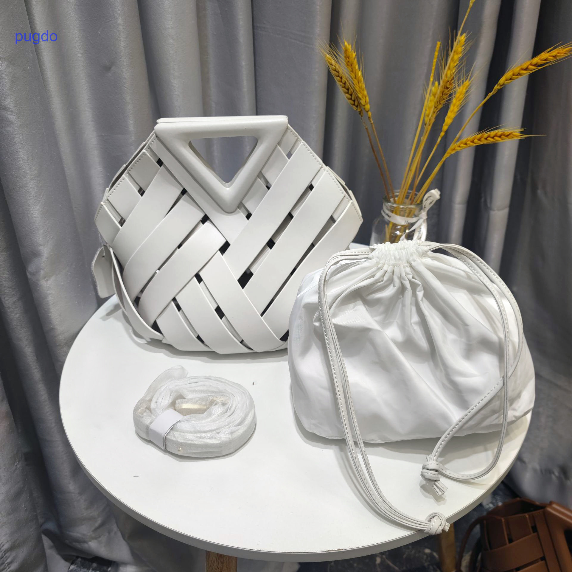 

bottegas venetta bags Designer Bottegas point handbags Venetas Online sale Handmade inverted triangle vegetable basket hollowed out I669, Dark green