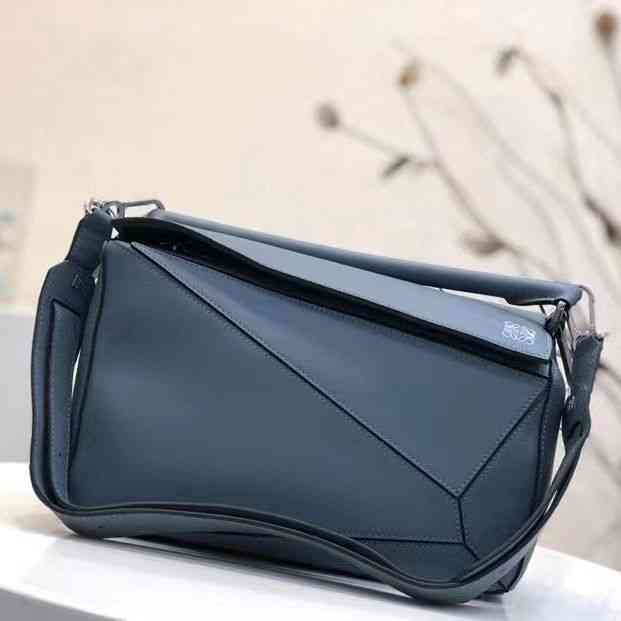 

Fashion handbag Loew's designer bags tote bag Calfskin Men's Cross Body Bag One Shoulder Pillow for Men Women New Fashion Stitching single shoulder, Sky blue