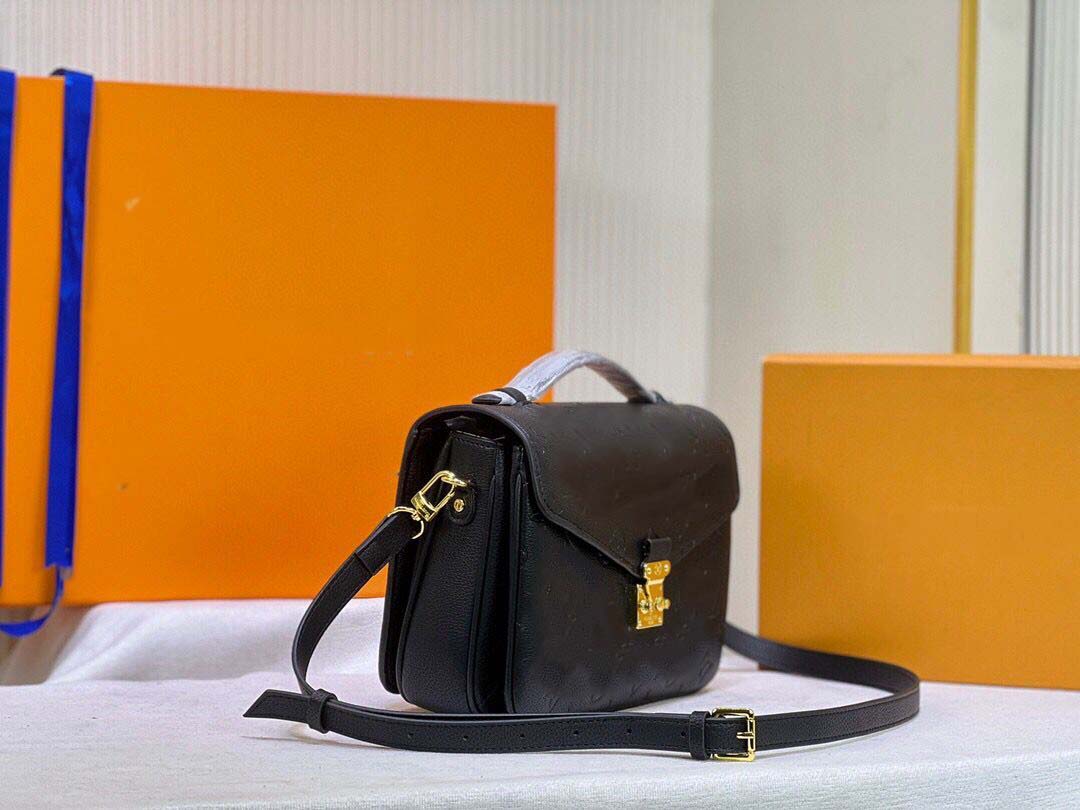 

2022Classic Luxury designer bag tote Classics postman handbag purse ladies messenger shoulder bags designers handbags crossbodys purses, Beige embossing