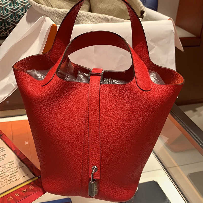 

H Handbag Women's Designer Bags Picotn Lock Handbags Tote Bag 2023 New Spring and Summer First Layer Cowhide Bucket Bag Leather Pn Vsu1, Red