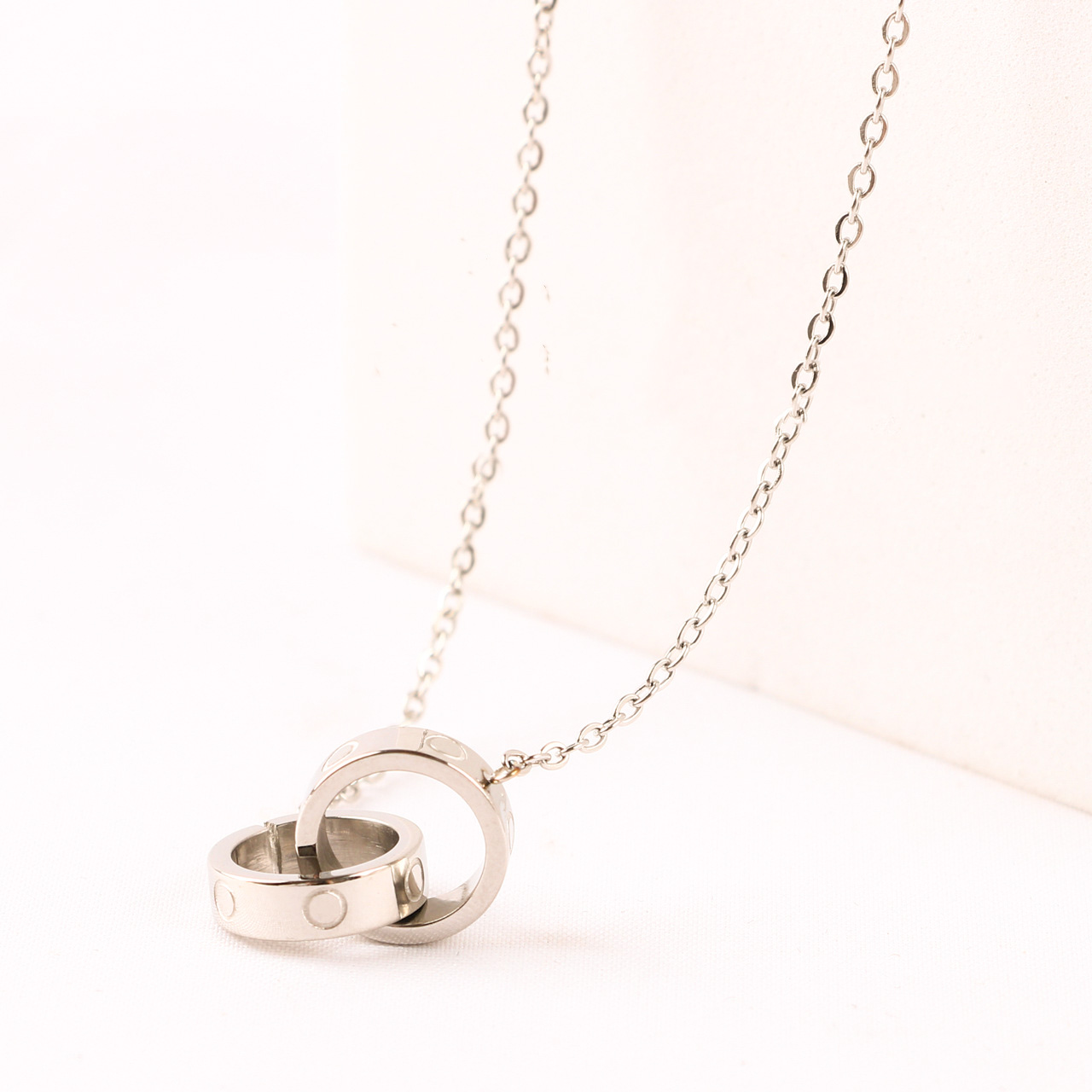 

Mens necklace luxury diamond necklace designer double ring diamonds love fashion crystal pendant chains dainty rose gold silver plate tiktok pendants necklaces