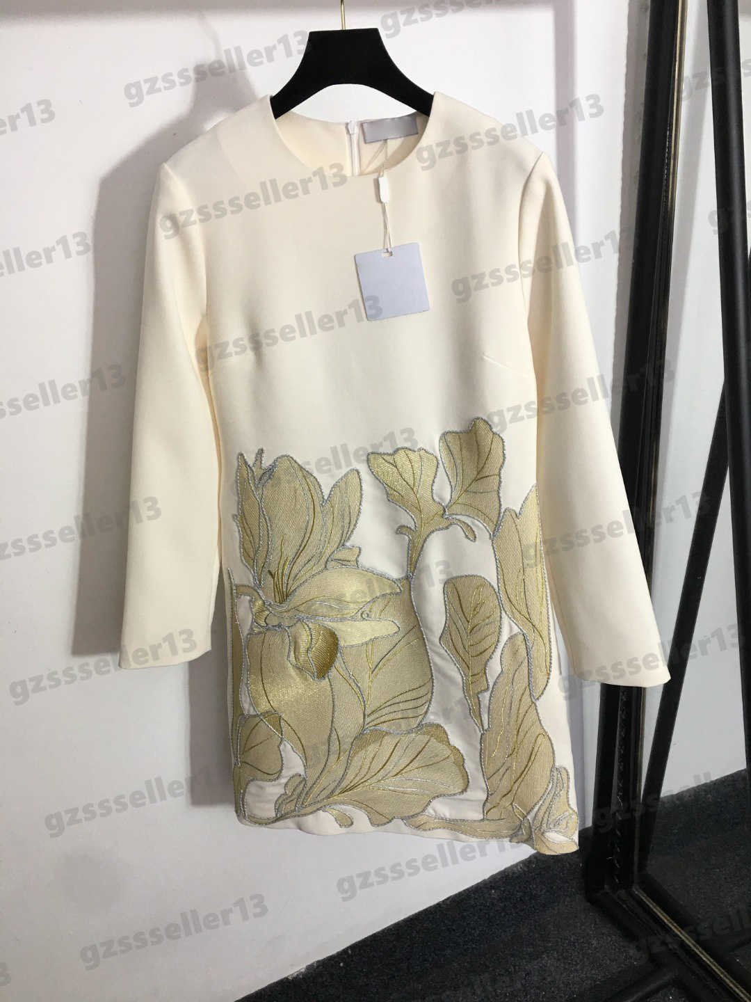 

Designer Dress For Womens RED V Bright Silk Embroidered Flowers High End Dresses Round Neck Zip-back Dress Women Clothing 2 Colors Size S-XXL 0912