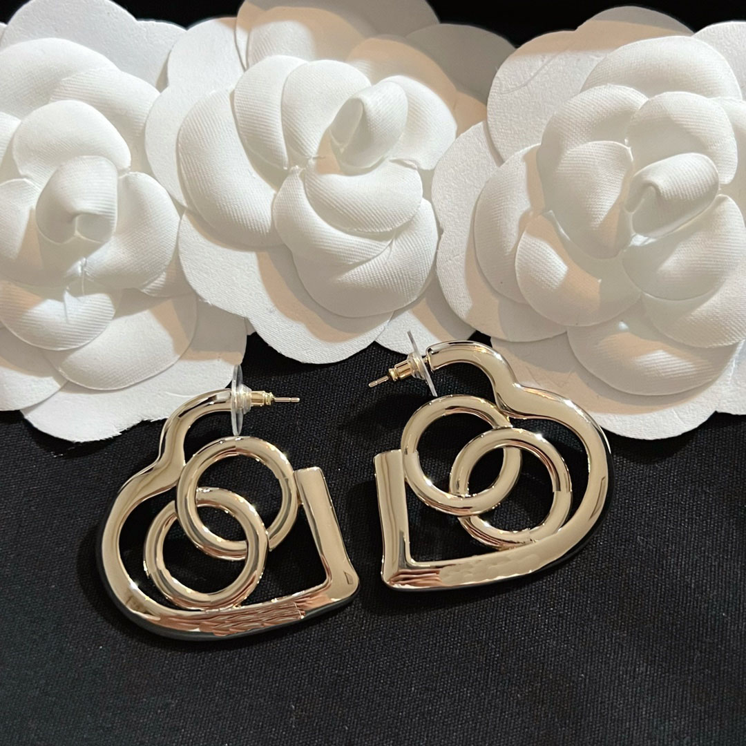 

Women Hoops Earrings Heart Shape Charm Fashion Designer Simple Earring Jewelry Luxurys Letter C Stud Earring 22092202CZ