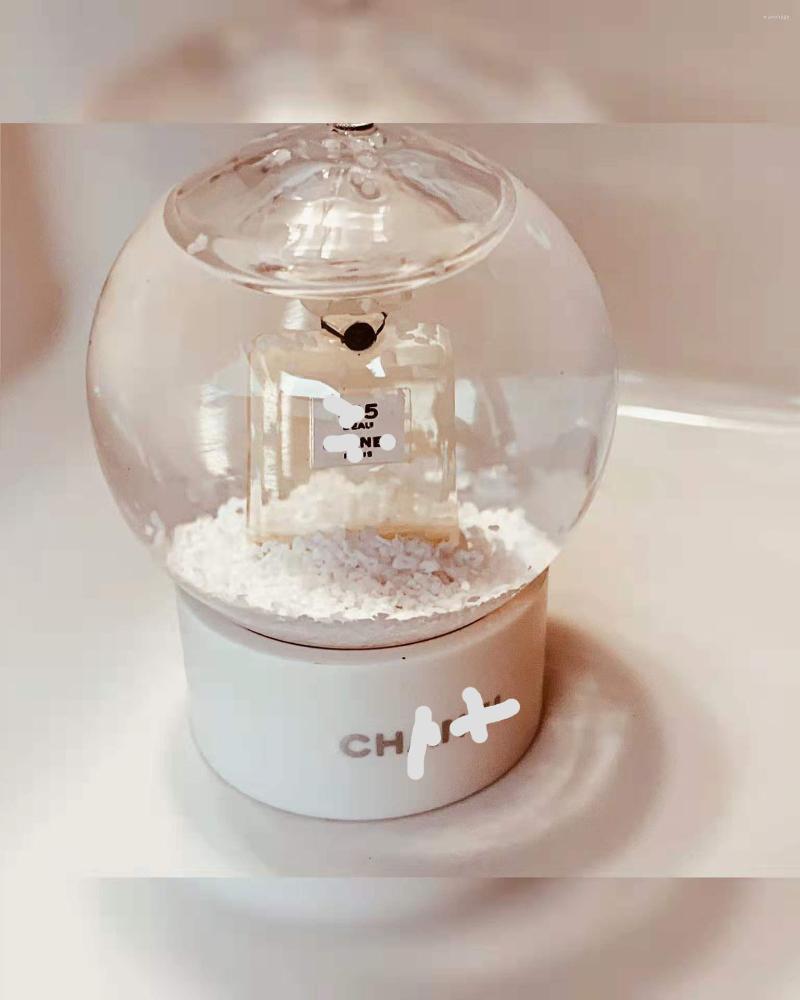 

Decorative Figurines Crystal Snow Globes Ball Glass Craft Home Coffee Shop Merry-go-round Christmas Birthday Wedding Valentine's Day