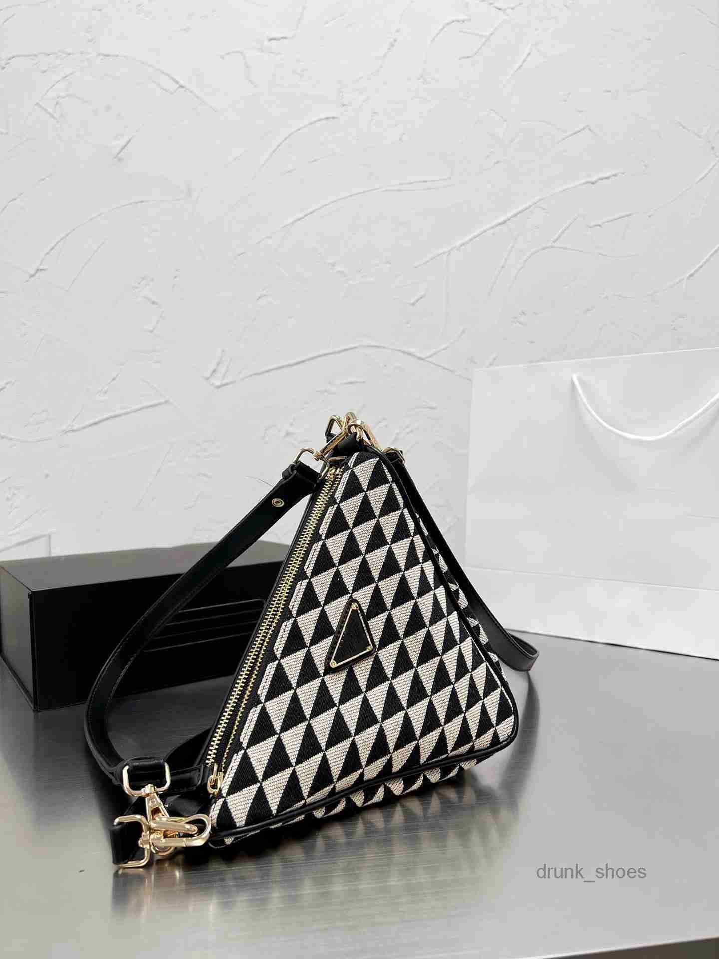 

Evening Bags Fall Triangle Designer Handbags Fashion and Versatile Underarm Bags Crossbody Shoulder Zippers Twocolor stitching, Customize