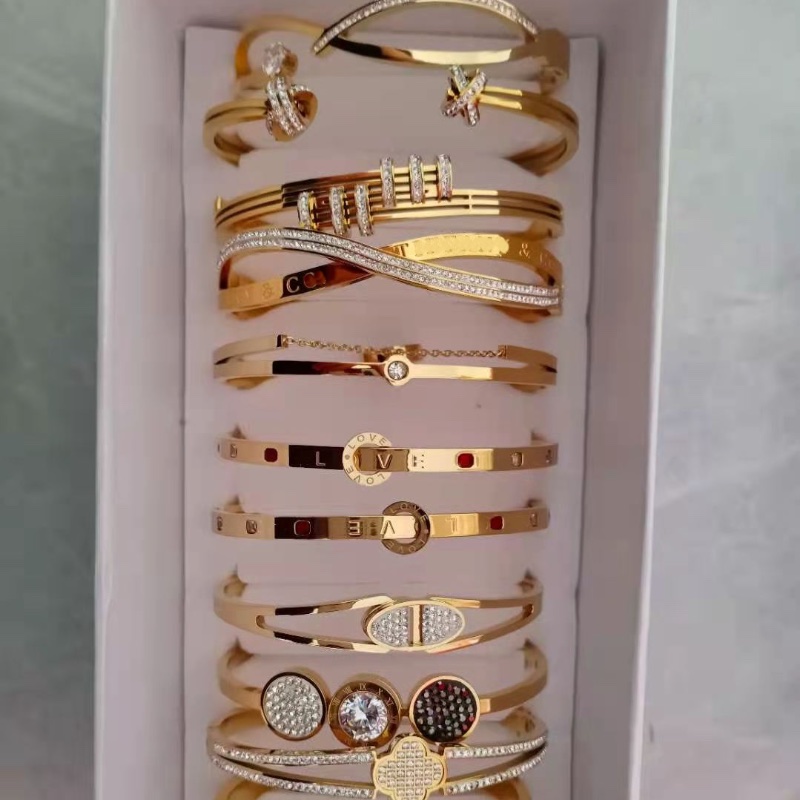 

Luxury Titanium Steel Bracelet Mixed Models Wholesale Designer Bangle Women Hypoallergenic Non-fading Fashion Bracelets