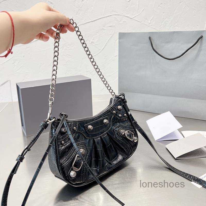 

Evening Bags Crossbooy Half Moon Bag Rivet Shoulder Armpit Bags Women Crescent Bag Alligator Chain Purse Sheepskin Genuine Leather Fashion, Grey