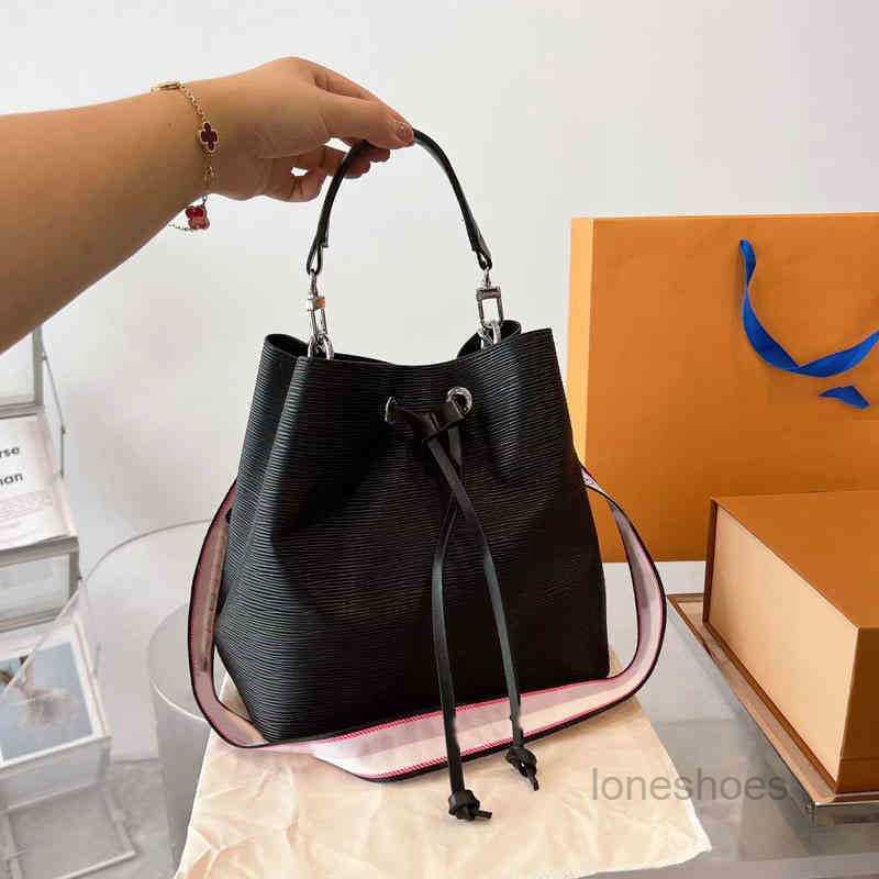 

Evening Bags Luxury Drawstring Bag Women Water Ripples Totes Leather Handbag Designer Crossbody Purse Lady Print Wide Strap Bucket 220809Mu, Blue