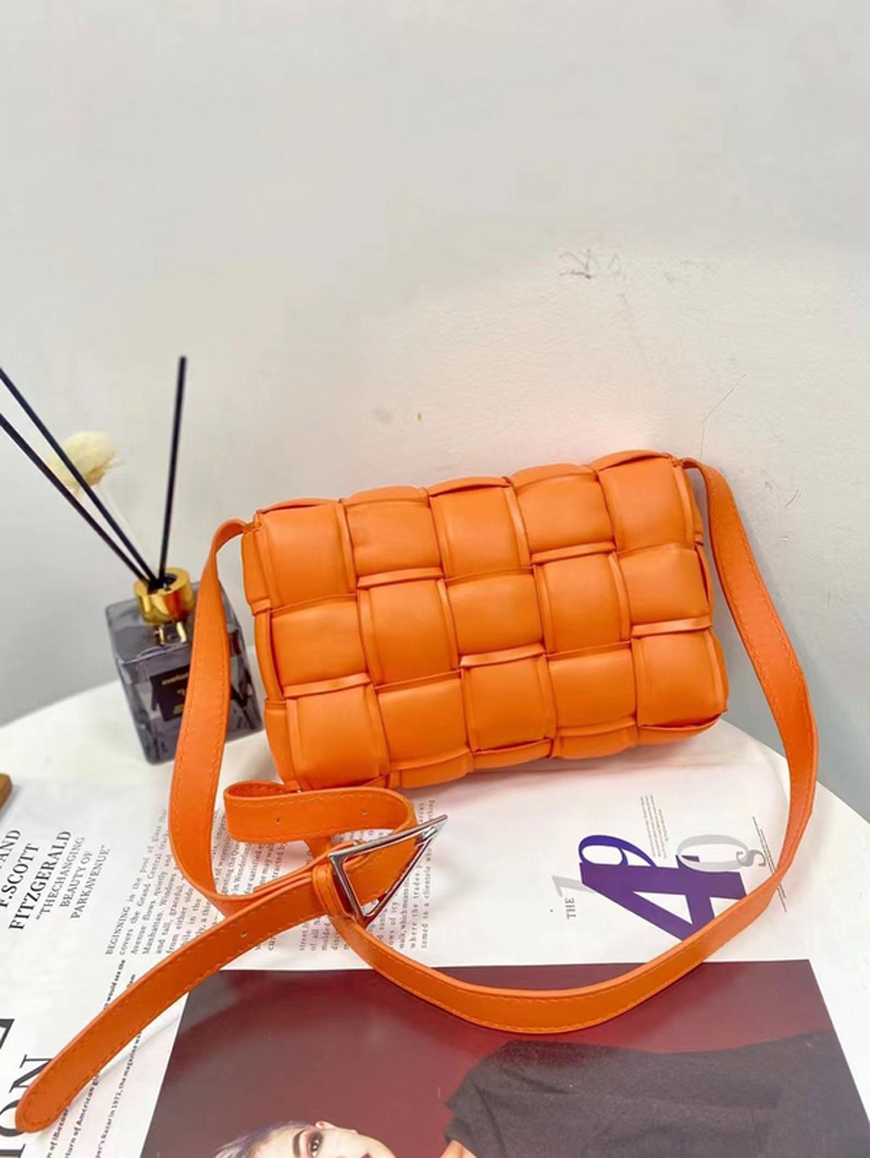 Sacs de créateurs Sac à bandoulière Femmes Sacs à bandoulière carrés Femmes tricotés à la main Luxe Orange Cuir Designers Dames Tisser Sacs à mai