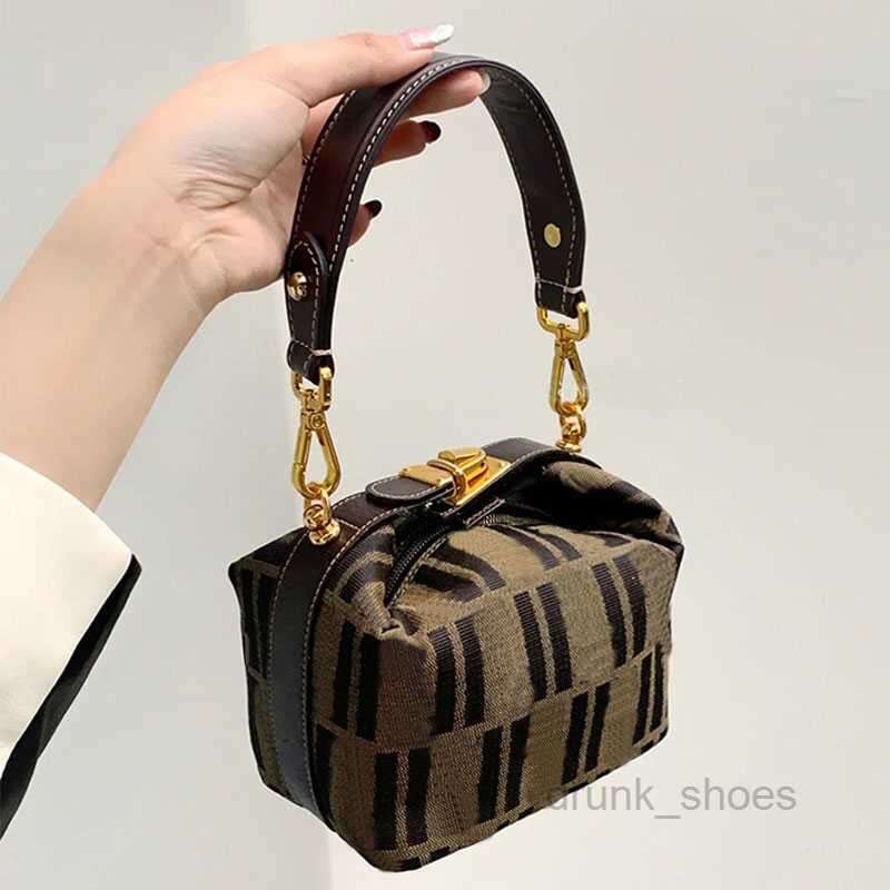 

Evening Bags Tote Bag Women Handbag Shoulder Crossbody Bags Classic Letter Canvas Splicing Hardware Buckle Zipper Closure Cell Phone Pocket Purse Wallet, Coffee