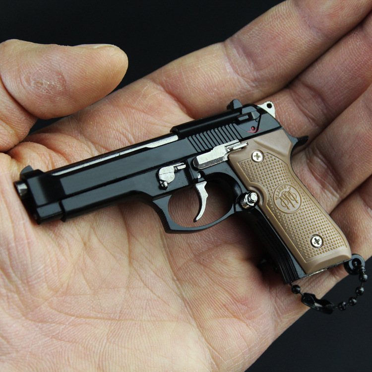 

Beretta 92F Metal Pistol Gun No Letter Miniature Model Keychain Gun Toys Costume Props Craft Pendant Men's and Women's Birthday Gifts 1089