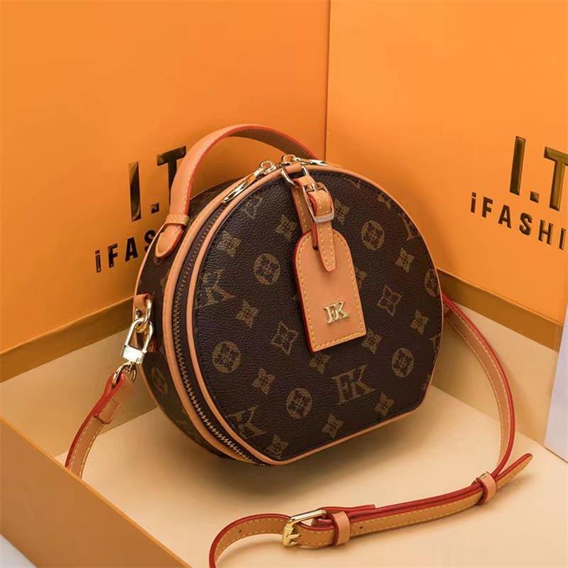 2022 Femmes Luxurys Circle Crossbody Sac Designers Round Hands Sacs Purse Old Flower Brown authentine en cuir Sac en cuir