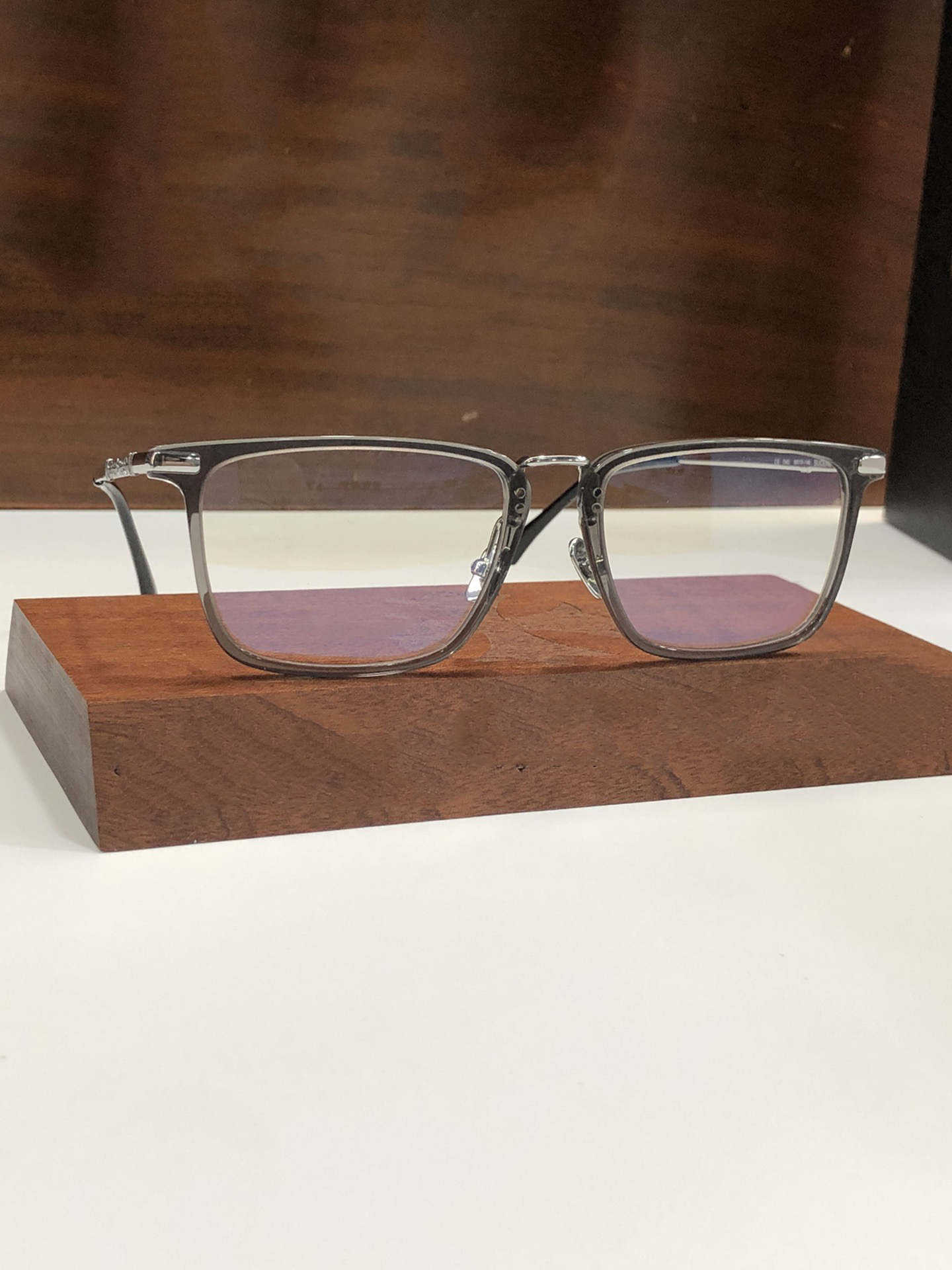 luxury designer glass optical frame for women glasses for men mans black silver eyewear radiation lenses square fashion cool frames unisex come w