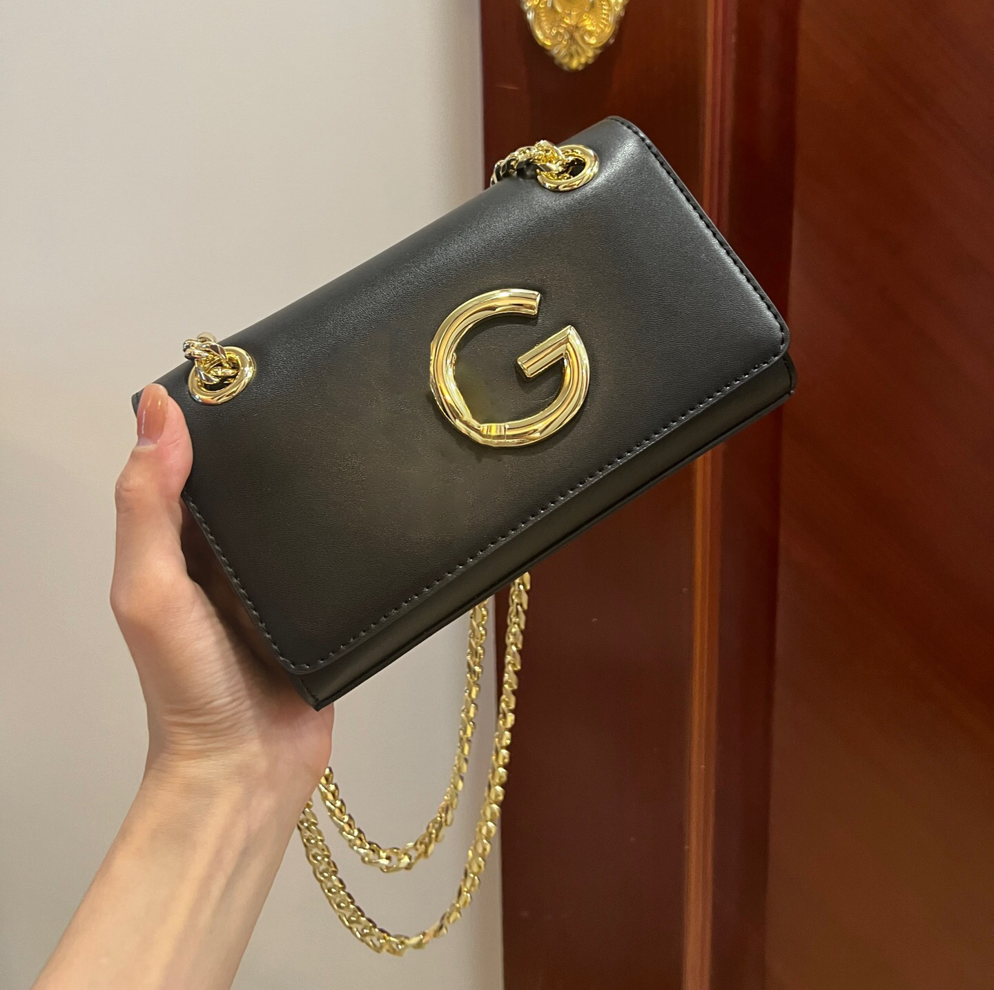 

Designer Brands Luxury Shoulder Bags Retro Solid Color Genuine Leather Letters Women's New Fashion Multifunctional Chains Messenger Bags, Gold