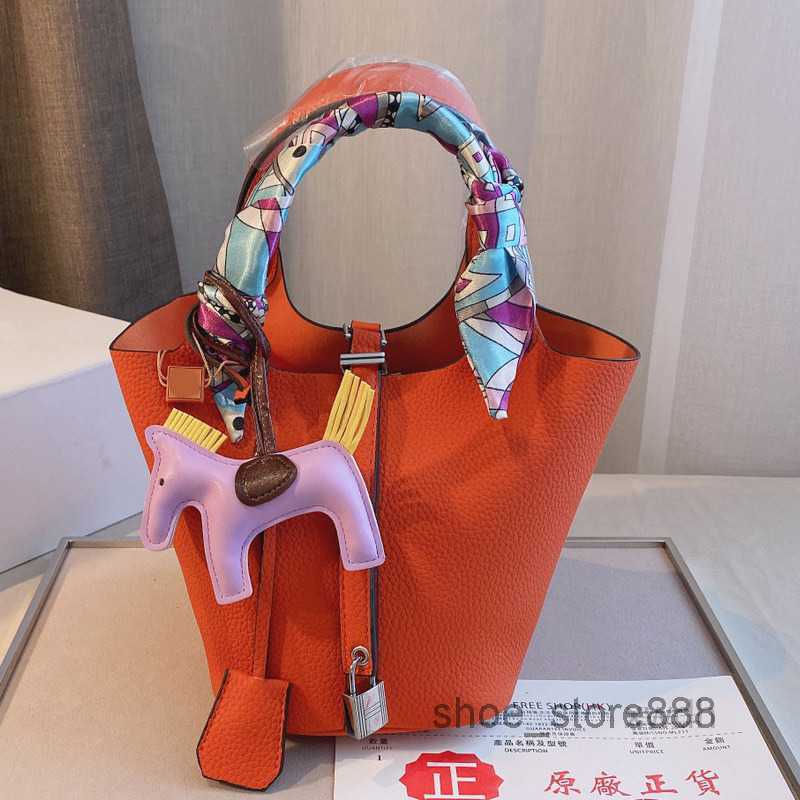 

Evening Bags Vegetables Basket Handbags Tote Shopping Bag Genuine Leather Palmar Stria High-Capacity With H Letter Purse Silver Lock Key Mu