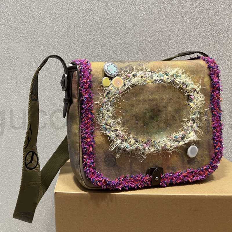 

28c Ladies Graffiti Designer Bags Vintage Multicolor Distressed Canvas Handbags Badge Letters Weave Pattern Appliques Trimmed Messenger Bags, Multi-color