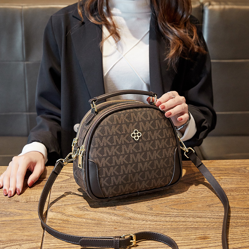 Oval shoulder bag for womens2022 fashion niche design small round bags cross body bag handbag