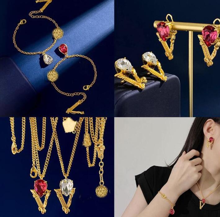 

Fashion Designer Necklace Bracelet Earring Crystal Water Droplets Pendant Jewelry V Letter Banshee Medusa Head 18K Gold Plated Birthday Festive Party Gift MS8 --04, Golden