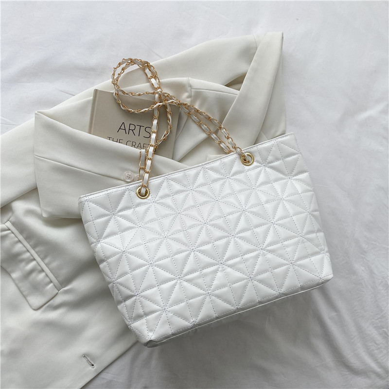 

202209271153The Little One in Three Colors single shoulder messenger bag