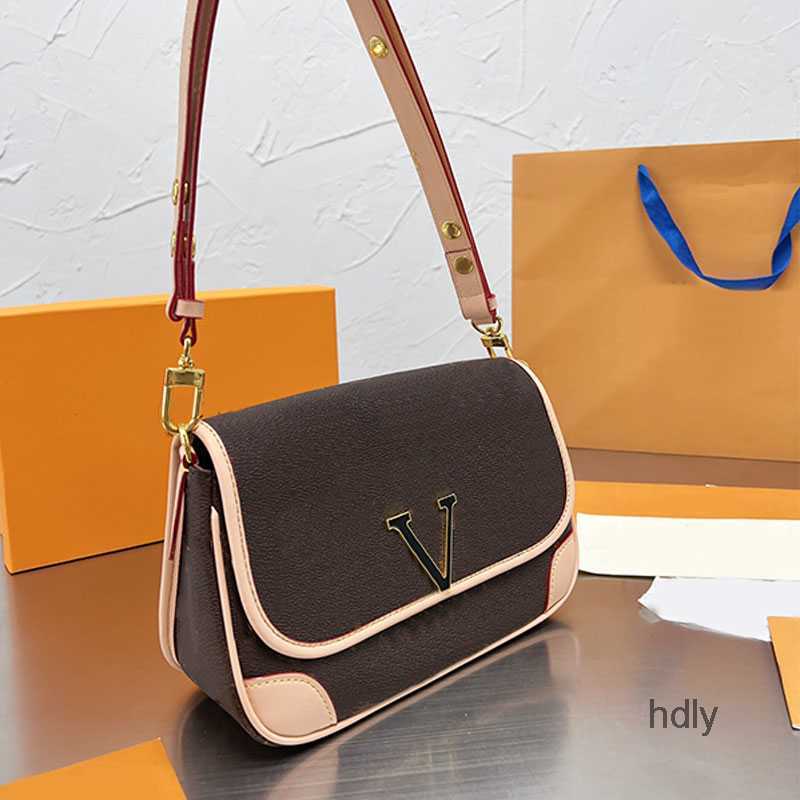 

Evening Bags A Axillary Messenger Cross Body Bag Purse Women Shoulder Bags Crossbody Purses Handbag Old Flower Letter Metal Flap Hasp Totes Purse Black Wallet