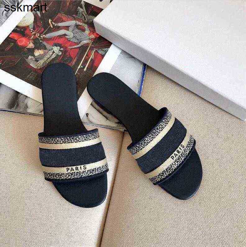 Sandals Designer D brand Leather women Sandals Summer Flat Slipper fashion beach woman head Rainbow letters slippers with box