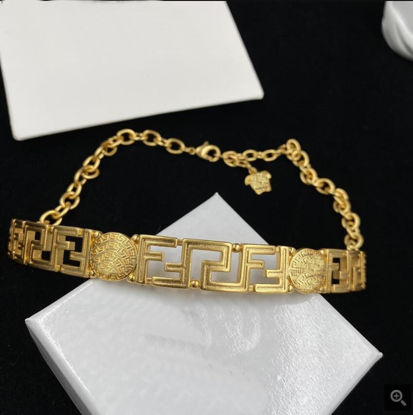 

Simple Jewelry Designed hollow out Diamonds Choker Necklaces Greece Meander Pattern Necklace Banshee Medusa portrait 18K gold plated women Designer Jewelry nu01