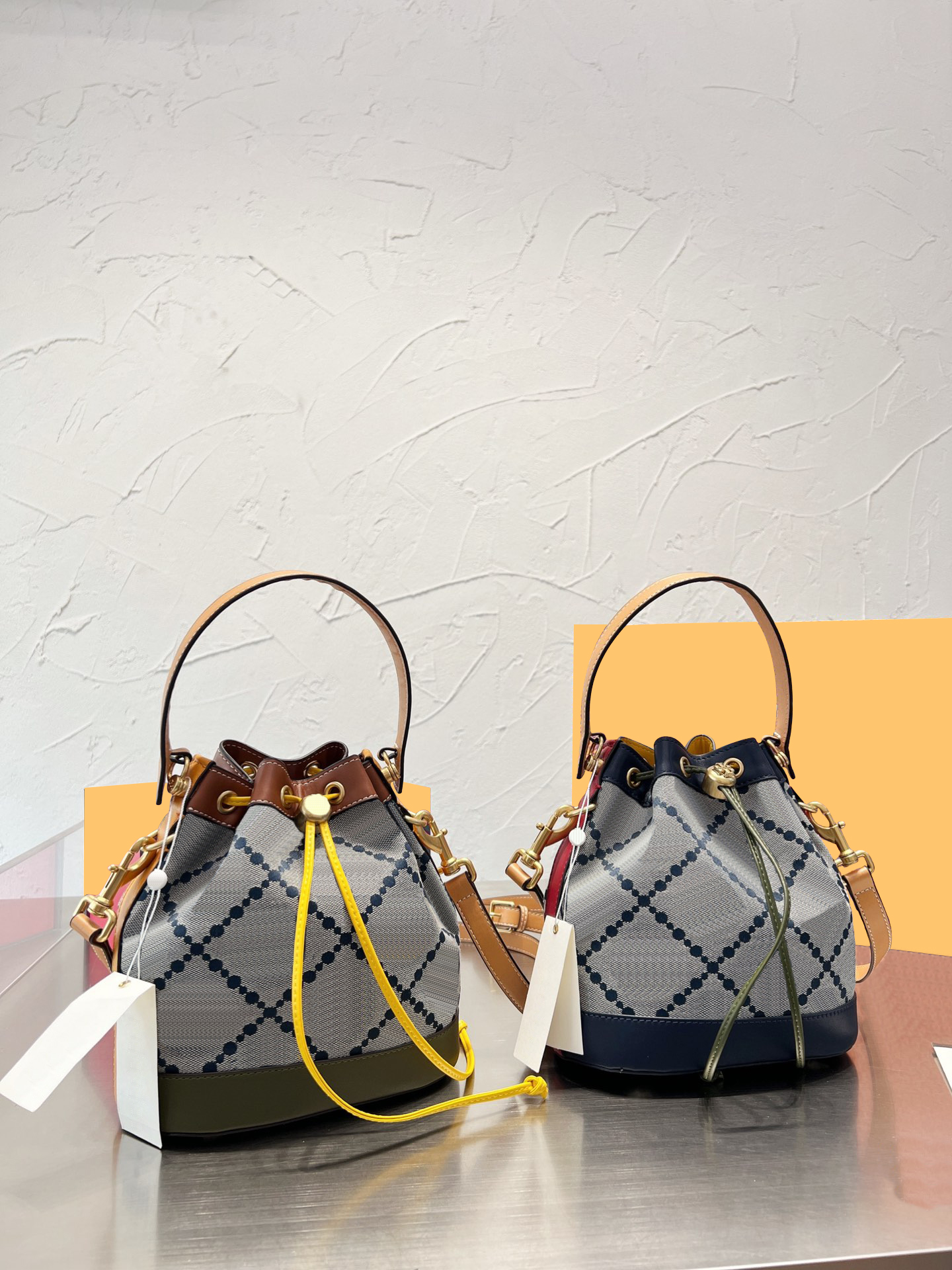 Sac sous les bras à carreaux de grand nom pour femme, nouveau petit seau haut de gamme multifonctionnel, automne et hiver, 2023