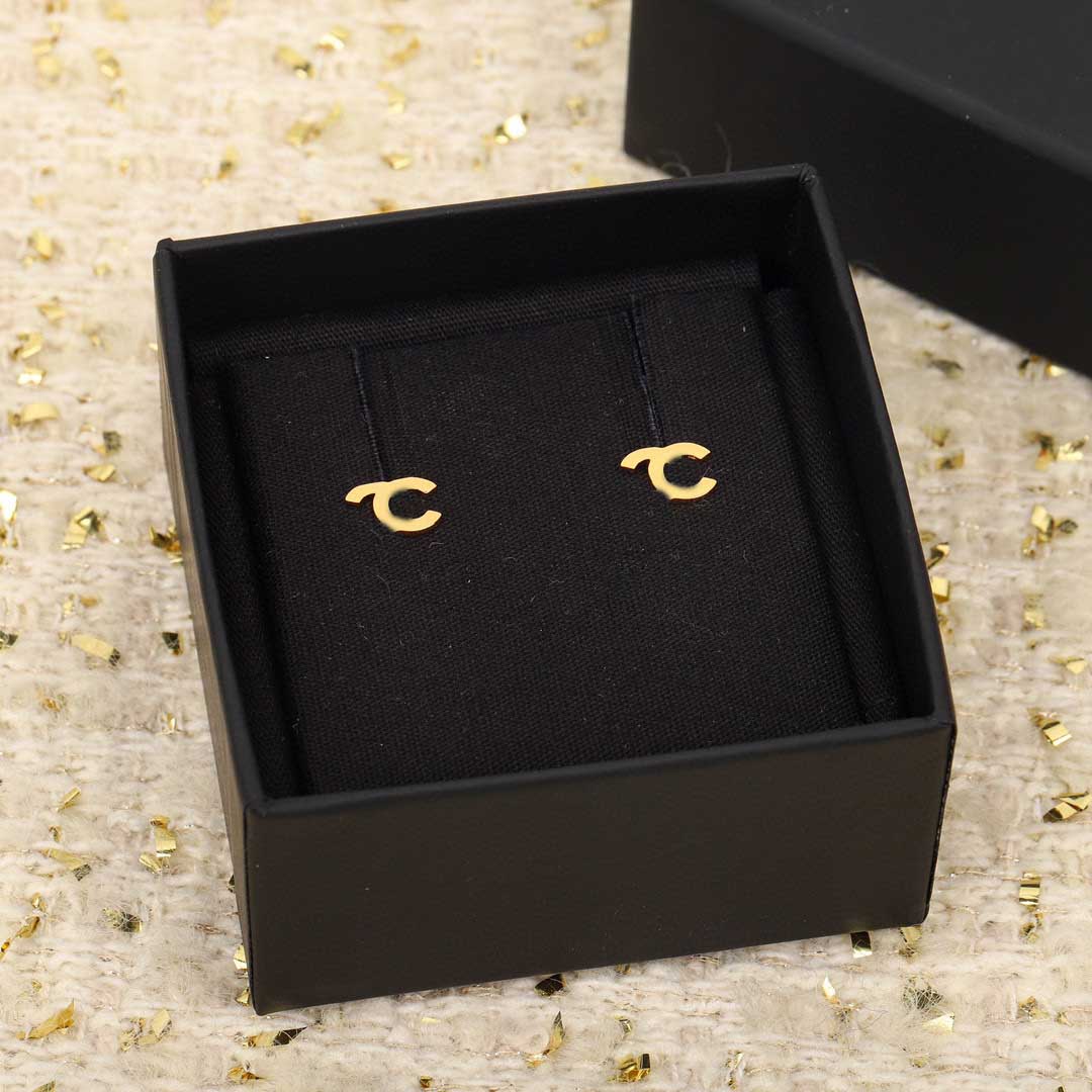 

Simple design Charm stud earring in 18k gold plated fashion style have box stamp PS4457