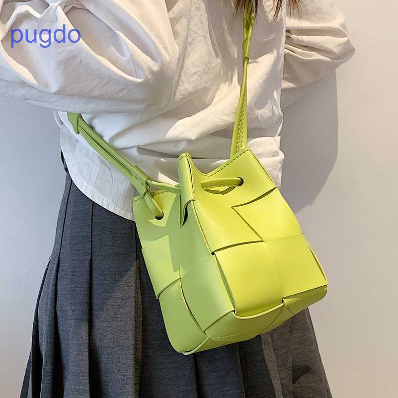 

Bottegas Brick Cassette Shoulder Bag Hands Venetas Online Shop Niche Design Summer Ins Woven Small Female 2023 6a0d, Pink