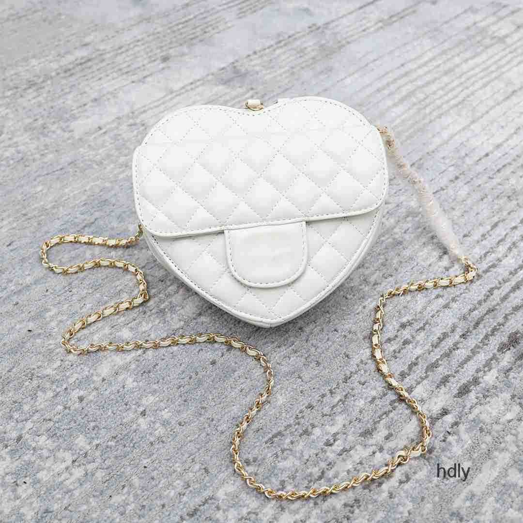 

Evening Bags New heartshaped Women's bag Designer bag luxury shoulder messenger chain fashion compact and convenient, Black