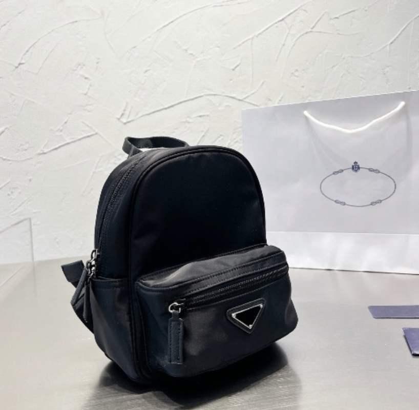 

Designer Black Nylon Backpack Shoulder Bags Fashion Unisex Handbags Mini Back Pack Triangle Sign Metal Zipper Coin Purse Schoolbag