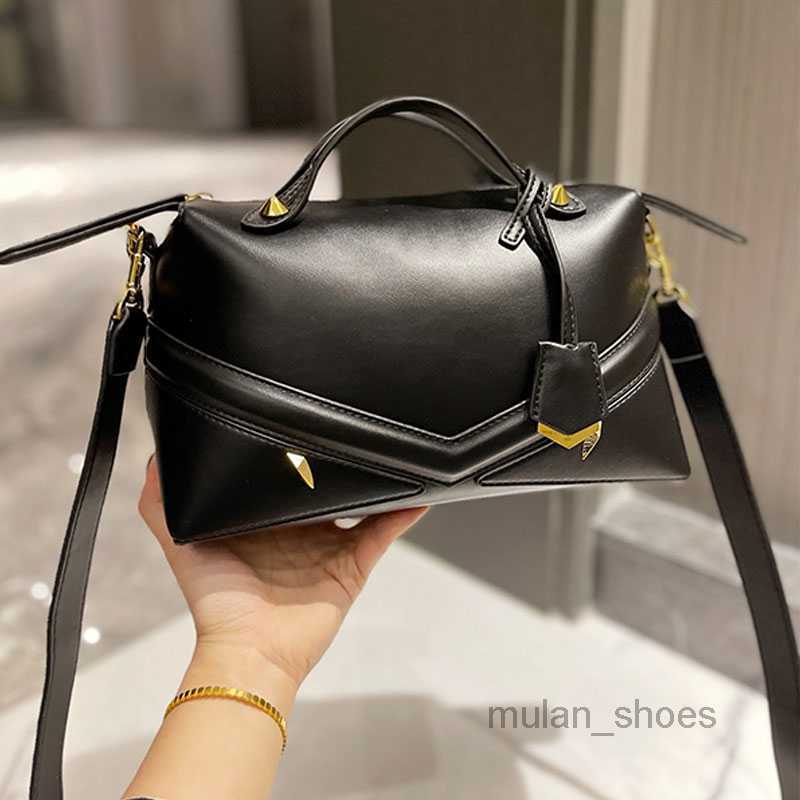 

2022 Evening Bags Classic Tote Bag Cross Body Bags Purse Women Shoulder Handbag Zipper Closure Letter Rivet Decorate Removable Shoulder Strap Wallet, Black
