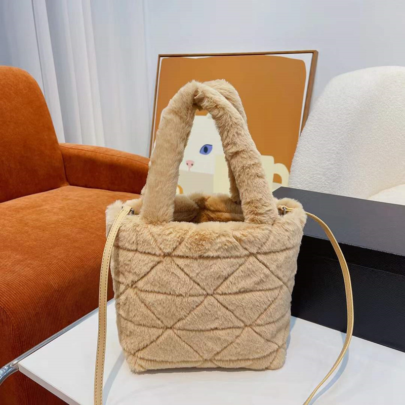 

Furry Designer Bag Luxury Handbag Winter Sheep Fur Shoulder Tote Bags Fashion Shopping Bucket Totes Handbags 2 Styles Lady Purses Pochette 5A Quality, Contact seller