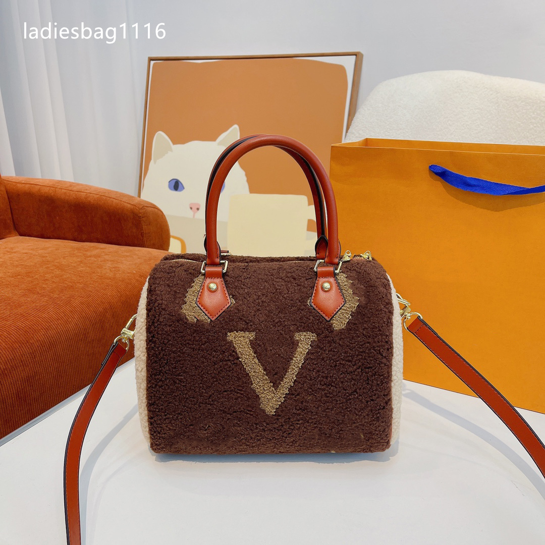 

Teddy Winter crossbody Bag Plush Shopping Bag Large Capacity Package Wool Shoulder Bags Embroidery Letter Fur Handbags