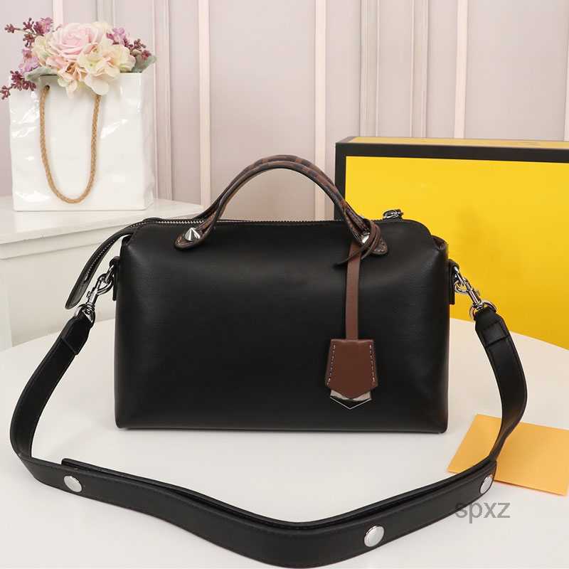 

Evening Bags 2022 Ladies Handbag Travel Bag Two Handed Handle Letter Print Leather Pendant Removable Shoulder Strap Fashion Shopping Handbag