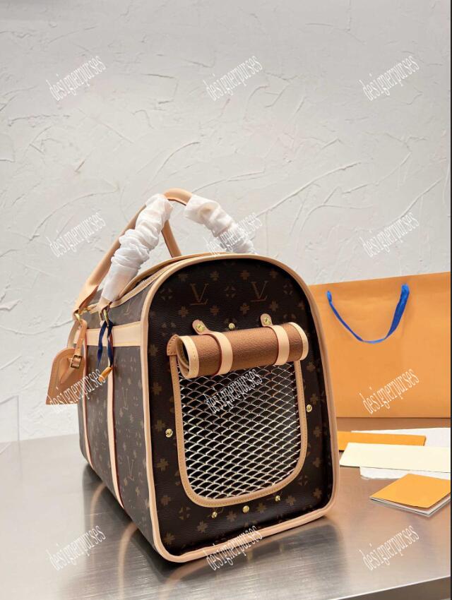 

TZ Classic tote old flower alphabet pattern handbag Luxury color-changing leather dog cat pet bag Roller shutters with breathable steel meshFashion outdoor bag 39CM, Multi-color