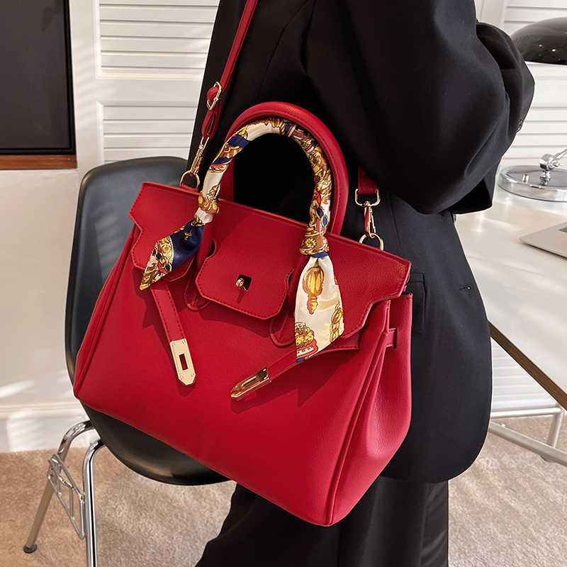 

Designers Handbags Birkin Designer Bags High Sense Capacity Female 2022 New Big Red Portable Bridesmaid Wedding Bride Large Ayw Classical Larger, Black8